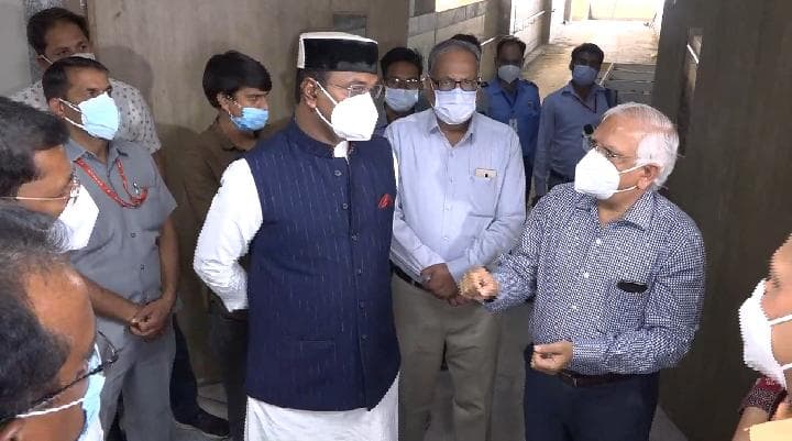 Bhopal News : विश्वास सारंग पहुंचे हमीदिया अस्पताल, व्यवस्थाओं का किया निरीक्षण