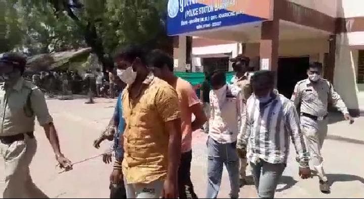 Barwaha News : पुलिस ने जुआ खेलते हुए 13 आरोपियों को किया गिरफ्तार