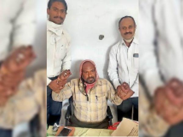 MP में राजस्व निरीक्षक रिश्वत लेते रंगेहाथों धराया, लोकायुक्त ने पैसों के साथ जब्त की पेंट