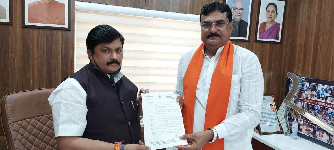 अग्निकांड को लेकर कृषि मंत्री कमल पटेल से मिले सांसद डॉक्टर के पी यादव