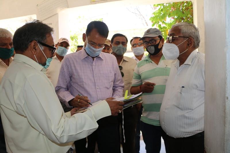 Datia News : कलेक्टर ने जिला चिकित्सालय का किया निरीक्षण, कोरोना टीकाकरण की ली जानकारी