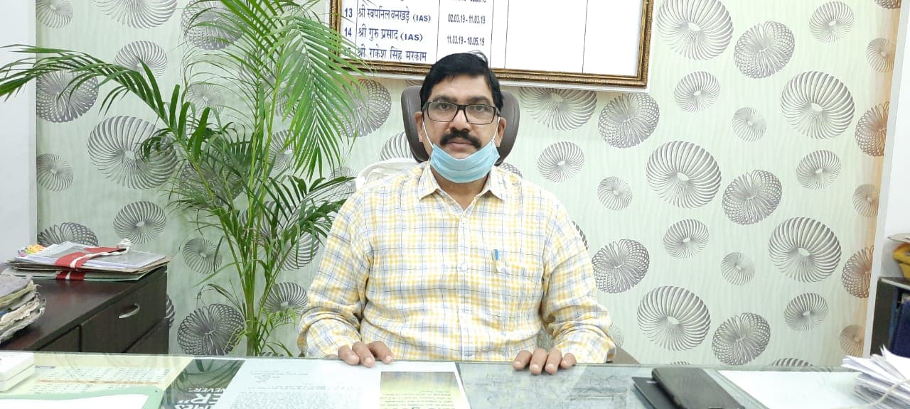 छतरपुर- कोरोना से जंग हारे एसडीएम संतोष चंदेल, हैदराबाद में निधन