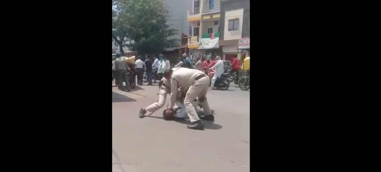 VIDEO VIRAL: इंदौर पुलिस का शर्मनाक चेहरा- मासूम के सामने पिता की बेरहमी से पिटाई