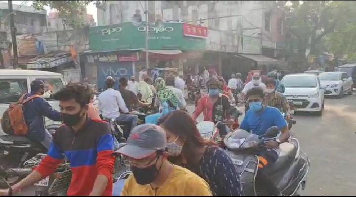देवास बाजार में लॉकडाउन के पहले मची अफरा-तफरी