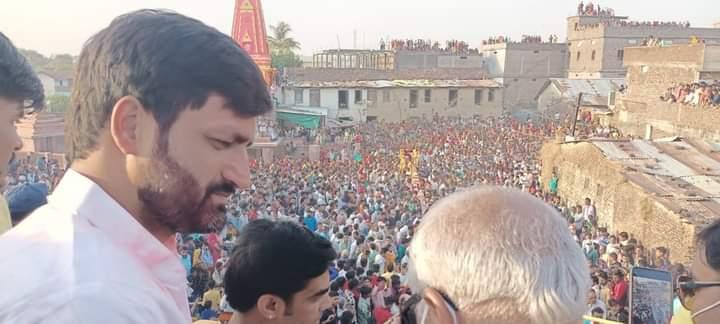 Sehore : रंग पंचमी पर बाबा गरीबनाथ के दर्शन करने लगी लोगों की भीड़, नहीं दिखा कोरोना का खौफ