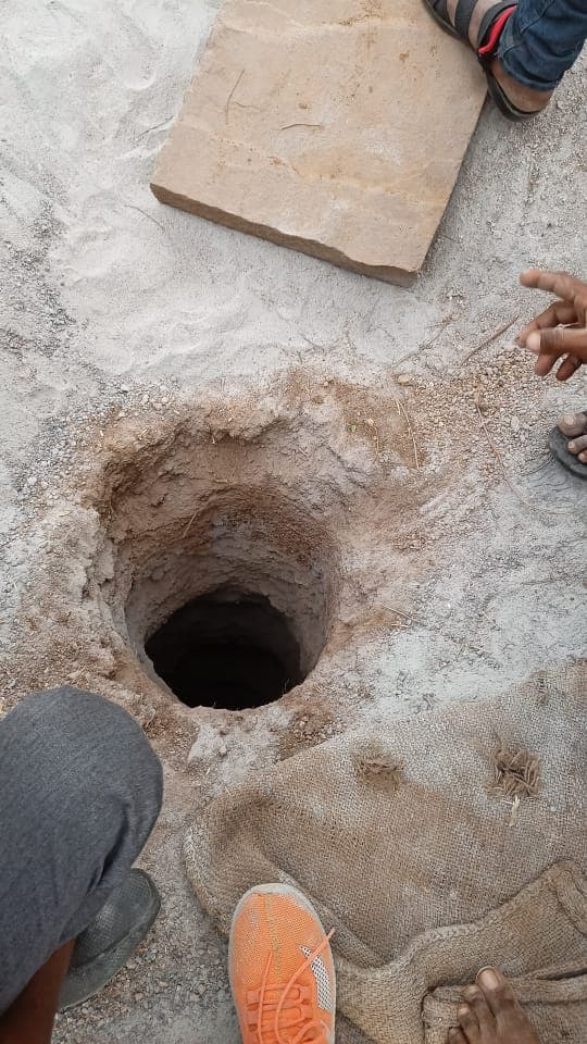 शिवपुरी : बोरवेल में गिरी मासूम, 14 वर्षीय बालक ने बचाया,टला बड़ा हादसा