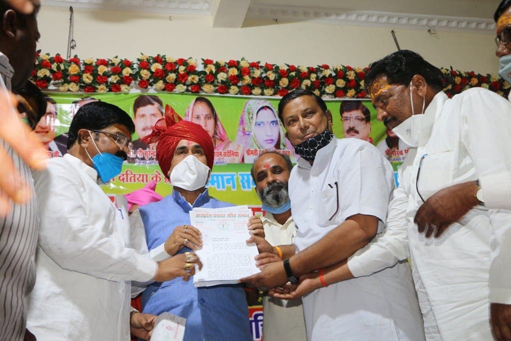 Datia News : सम्मान समारोह में शामिल हुए गृह मंत्री डॉ नरोत्तम मिश्रा