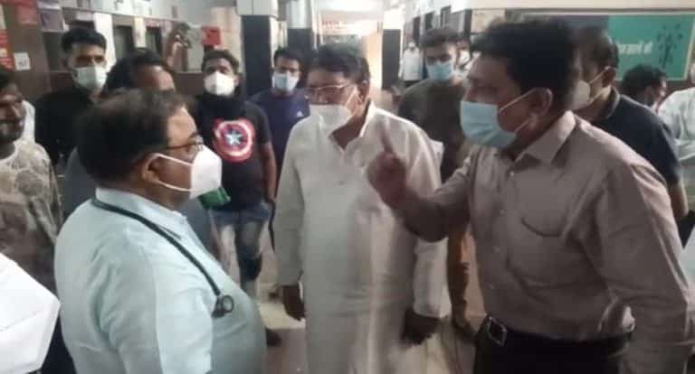 भोपाल में डॉक्टर से बदसलूकी के बाद कार्रवाई, पूर्व मंत्री और पूर्व पार्षद पर मुकदमा दर्ज