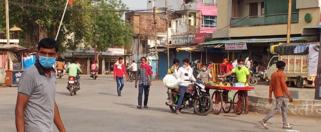 अशोकनगर : कोरोना कर्फ्यू में सड़कों पर बेखौफ घूम रहे लोग, प्रशासन बेखबर