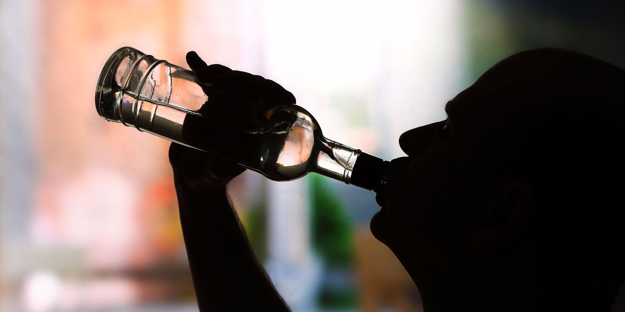 ग्वालियर में Poisonous Liquor पीने से दो की मौत, चार अस्पताल में भर्ती, प्रशासन सतर्क