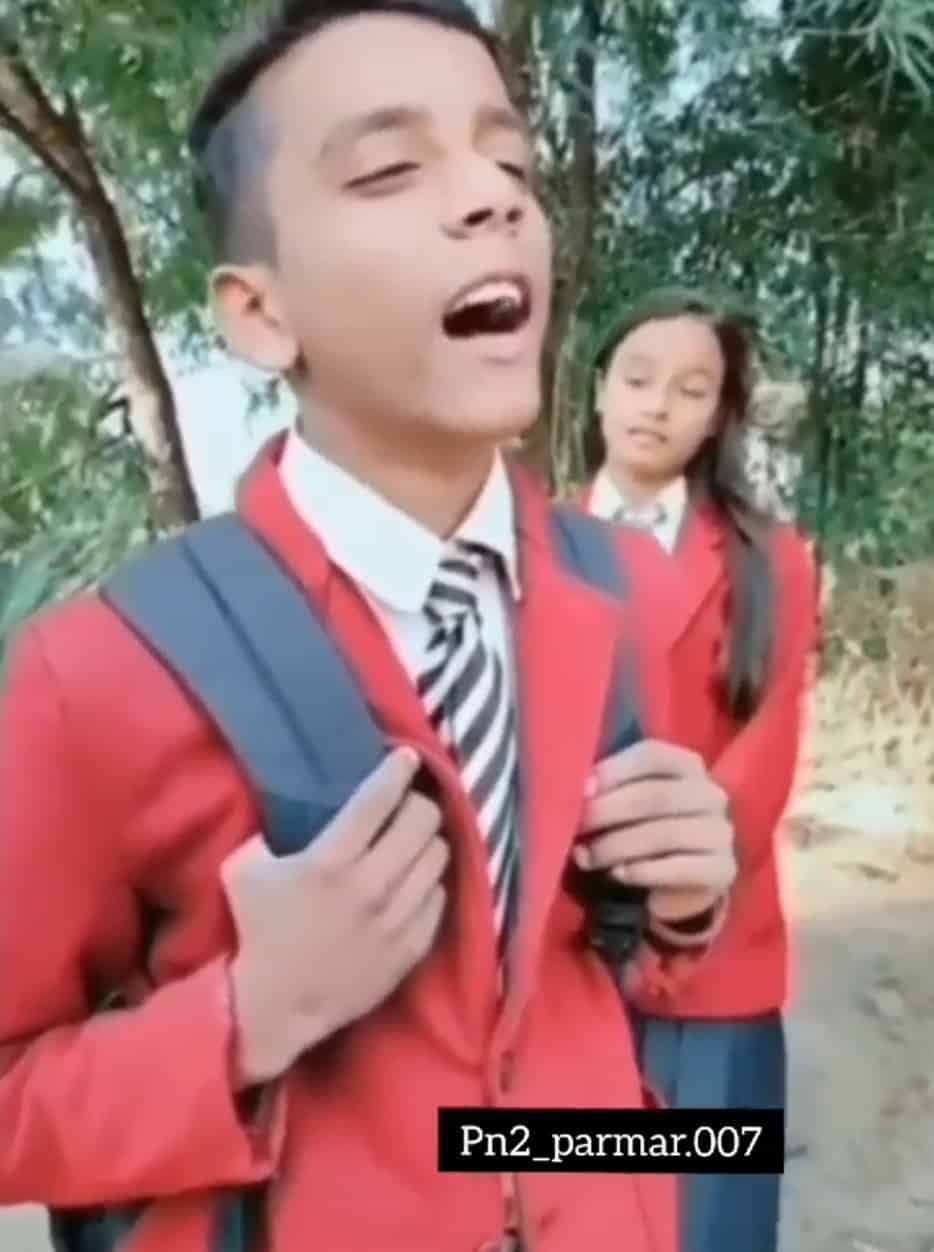 बच्चे ने मां के लिए गाया कुछ यूं डूब कर, 20 लाख बार देखा गया वीडियो