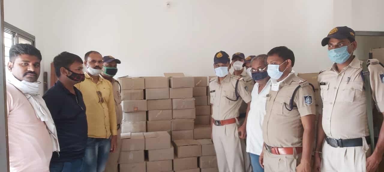 पन्ना : अजयगढ़ पुलिस की बड़ी कार्यवाही, 125 पेटी अवैध शराब के साथ 3 आरोपी गिरफ्तार