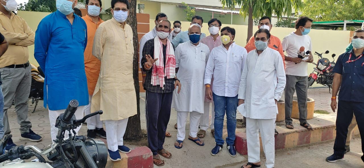 बीजेपी की अंतर्कलह आई सामने, आपदा प्रबंधन की बैठक छोड़ निकले सांसद