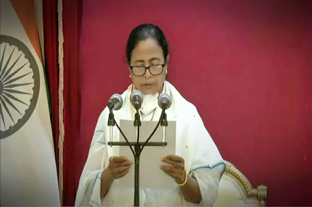 शपथ ग्रहण के बाद राज्यपाल ने दी ममता बनर्जी को नसीहत, ममता ने दिया जवाब