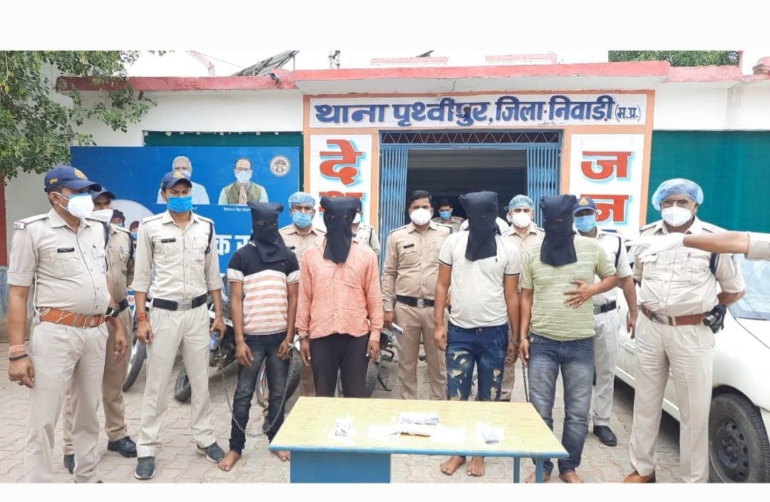 लूट की वारदातों को अंजाम देने वाले अंतरराज्यीय गिरोह पर पुलिस का शिकंजा, 4 आरोपी गिरफ्तार