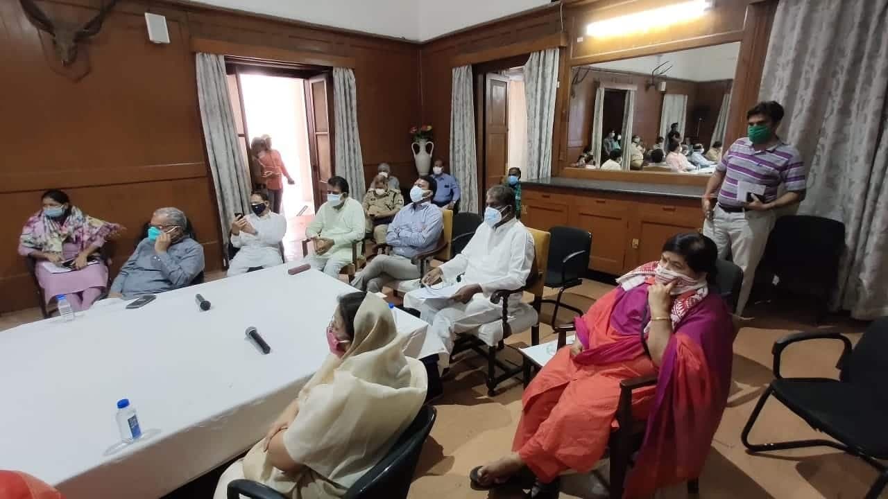 इंदौर पहुंचे स्वास्थ्य मंत्री प्रभुराम, कहा सरकार नहीं छुपा रही आकड़ें तो पूर्व मंत्री पटवारी ने कस डाला ये तंज