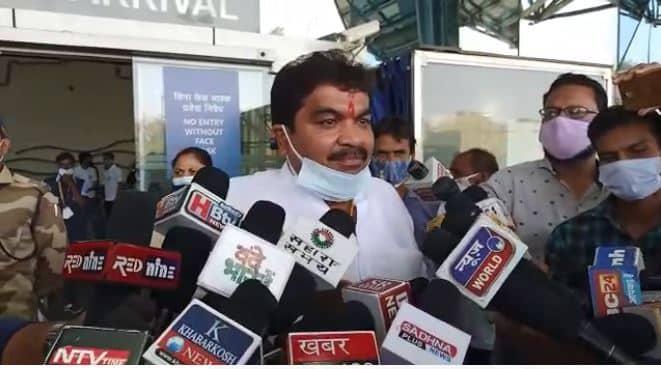 कांग्रेस विधायक का आरोप-बेटा बेच रहा रेमडेसिविर इंजेक्शन, मंत्री चूड़ी पहन घर बैठे है