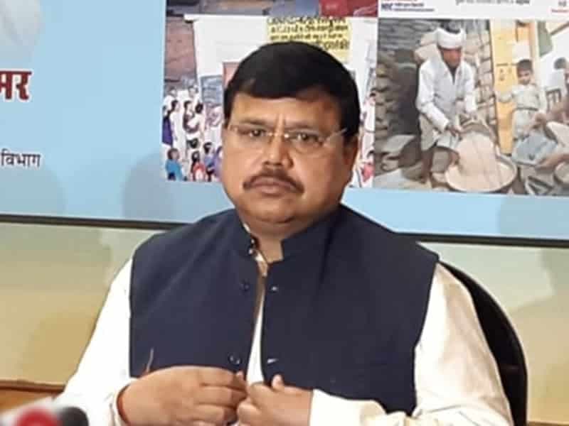 बिजली मंत्री की बैठक में बिजली गुल, सहायक प्रबंधक पर गिरी गाज