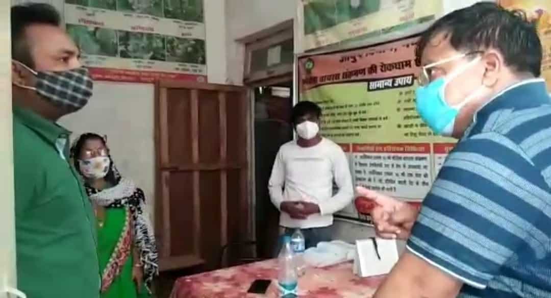 काढ़ा नहीं मिलने की शिकायत सुन कोरोना प्रभारी मंत्री को आया गुस्सा, देखें वीडियो