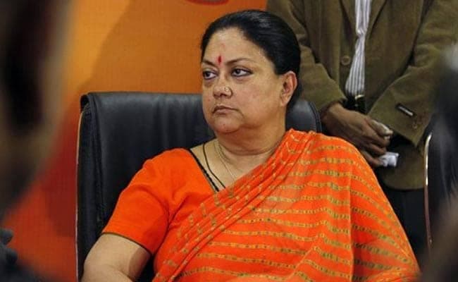 Rajasthan: कांग्रेस में अंदरूनी विवाद, BJP की होर्डिंग से राजे गायब, बदल रहे सियासी समीकरण