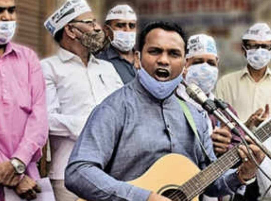 ‘ईना मीना डीका, लगवाओ भाई टीका’, इस MLA ने वैक्सीनेशन जागरुकता के लिए उठाया संगीतमय कदम