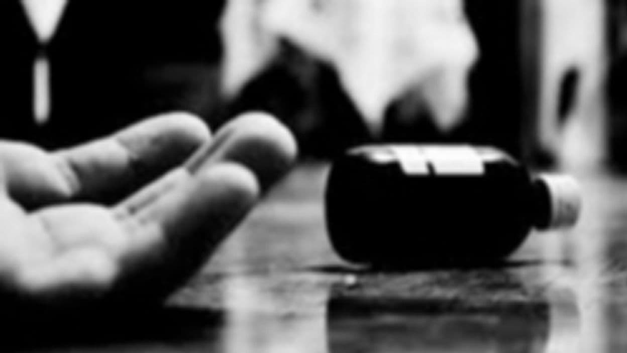 गुना : प्रताड़ना से तंग होकर सीएसी ने खाया जहर, हालत नाजुक, जिला अस्पताल में कराया भर्ती