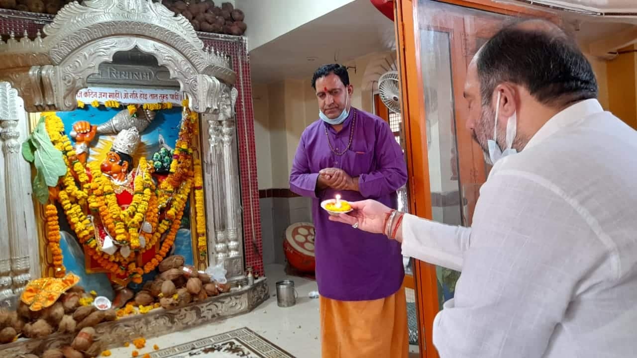जबलपुर : रामलला की शरण में पहुंचे पूर्व वित्त मंत्री, इस मांग को लेकर हनुमान जी को सौंपा ज्ञापन