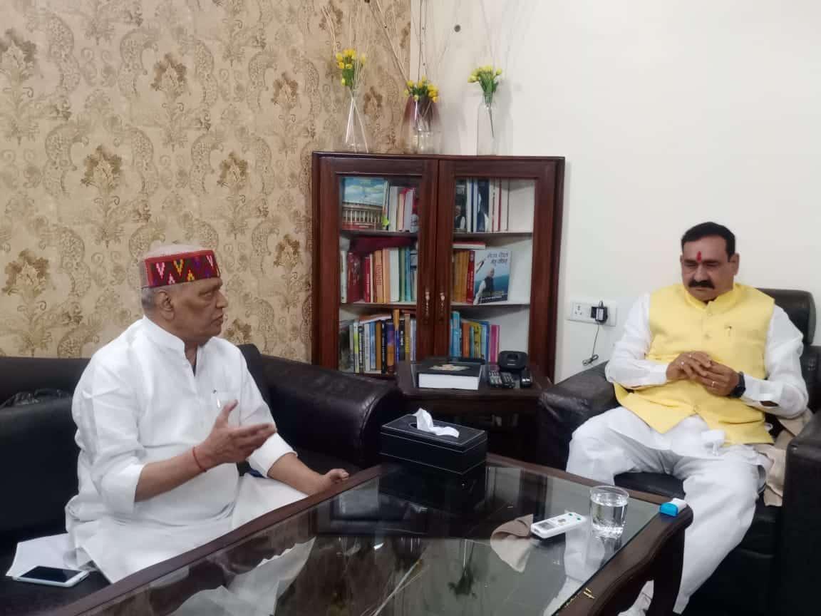 MP Politics: मध्यप्रदेश में चढ़ा सियासी पारा, अब नरोत्तम के घर पहुंचे प्रभात झा