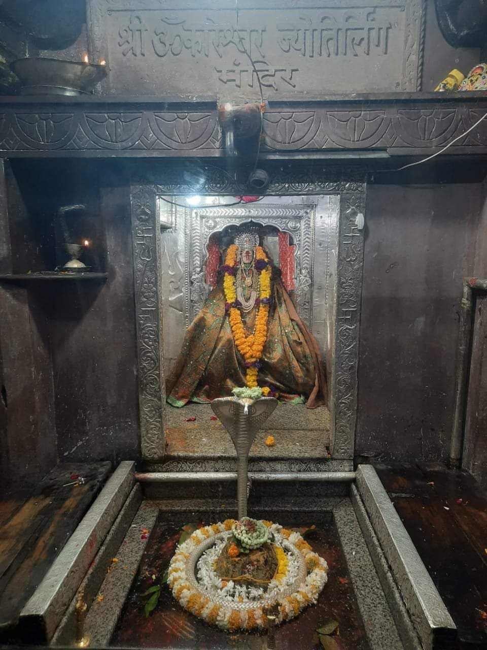ओंकारेश्वर : मंदिर बंद लेकिन ऑनलाइन बुकिंग चालू, बेंगलुरु से दर्शन करने पहुंचे श्रद्धालु