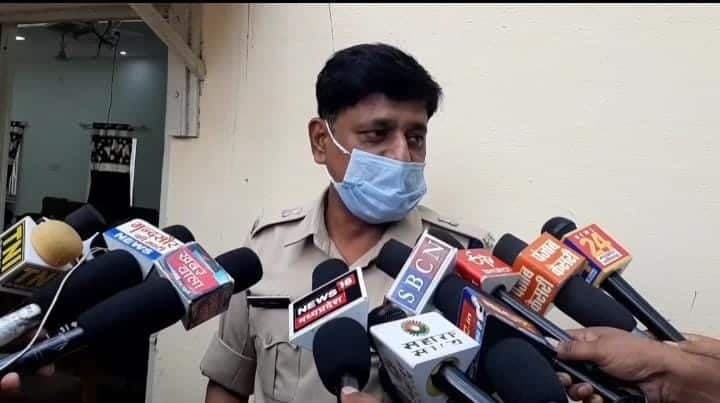 Mandsaur News: पुलिस का अमानवीय चेहरा, नाबालिग की जमकर पिटाई, Video Viral