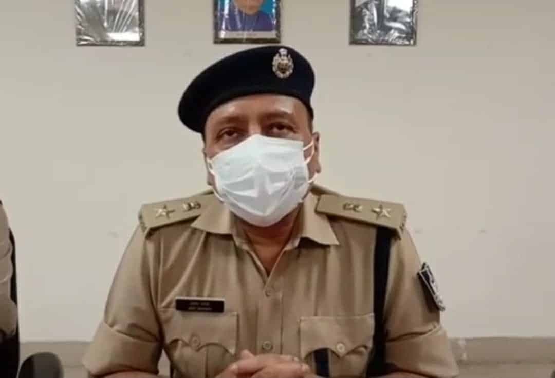 सटोरिये के साथ पार्टी करना पड़ा महंगा, चार पुलिसकर्मी लाइन अटैच