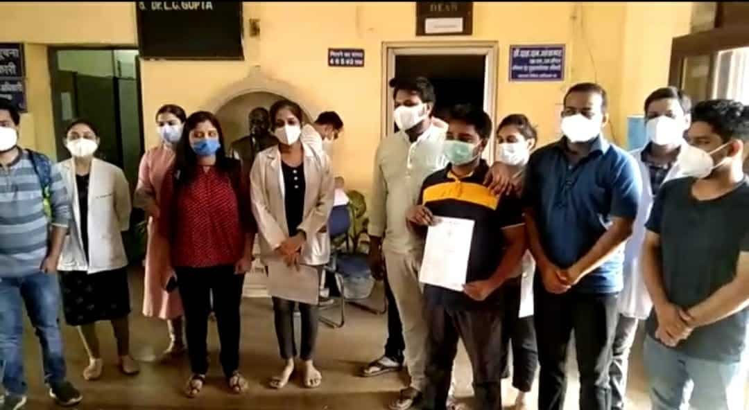 जूनियर डॉक्टर्स ने दिया सामूहिक इस्तीफा, चार दिन से थे हड़ताल पर