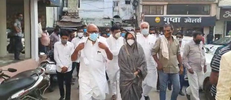 दिग्विजय सिंह ने कहा “केंद्र में सूट बूट की सरकार,” भ्रष्टाचार का आरोप लगाया