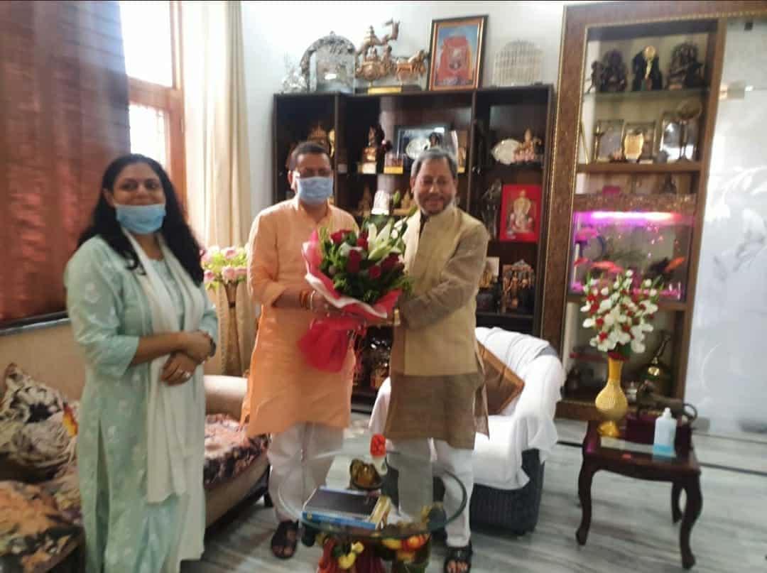 उत्तराखंड: वरिष्ठ नेताओं से आशीर्वाद ले रहे पुष्कर सिंह धामी, शाम को लेंगे शपथ
