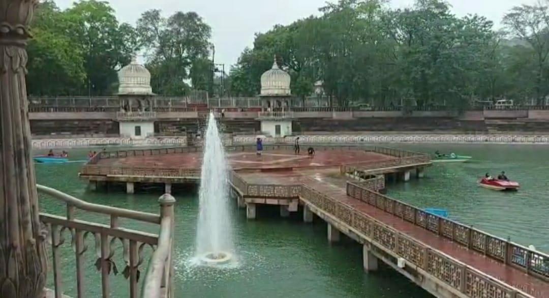 Video: बारिश में बैजाताल बना आकर्षण का केंद्र, सैलानी ले रहे सेल्फी, कर रहे बोटिंग