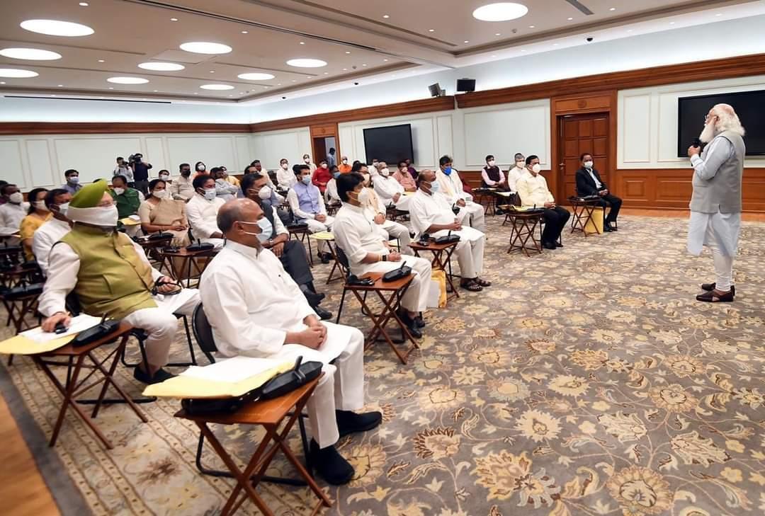 Modi Cabinet Expansion: वीरेंद्र खटीक की मोदी कैबिनेट में एंट्री तय, सिंधिया के बगल में बैठे