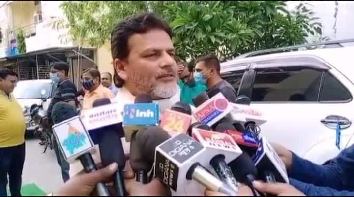 सुबह का बोला, शाम को भूला: कोरोना मौत के आंकड़ों पर एक अधिकारी के दो अलग-अलग बयान