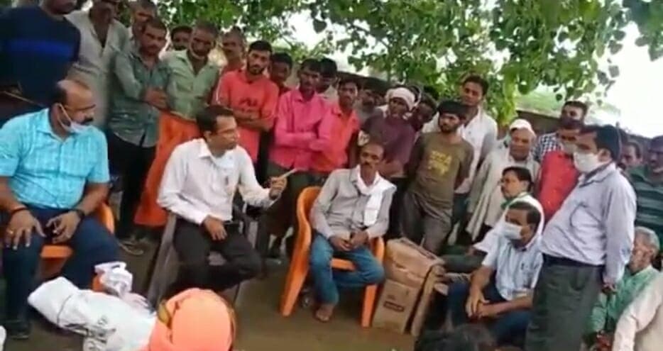 कलेक्टर की ये कैसी भाषा, बोले- “इन हरामखोरों को ठीक करते-करते मैं थक गया”
