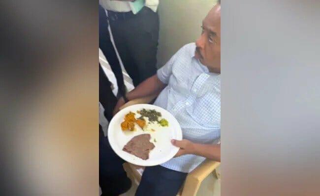 VIDEO: खाना खाते समय पुलिस ने किया केंद्रीय मंत्री को अरेस्ट, गिरफ़्तारी प्रक्रिया पर उठे सवाल