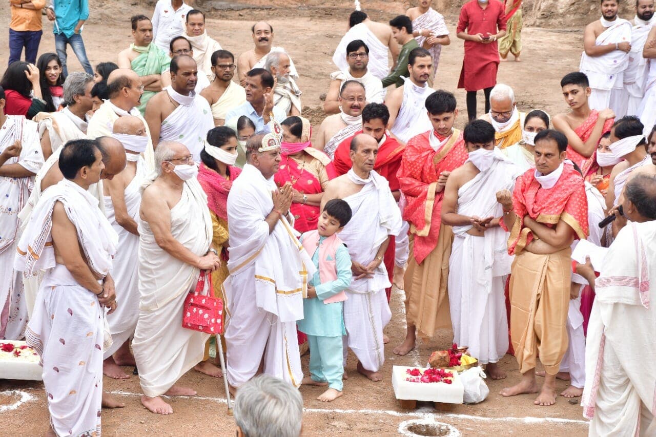 विश्व प्रसिद्ध जैन तीर्थ लक्ष्मणी मंदिर का जीर्णोद्धार, प्रथम शिलाएं स्थापित