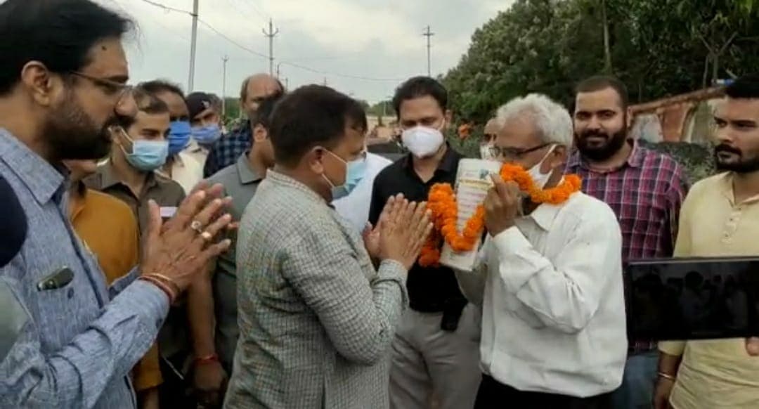 प्रभारी मंत्री, माला और अधिकारी: तीसरे दौर में जारी, मंत्री बोले ऐसे भी होता है सुधार