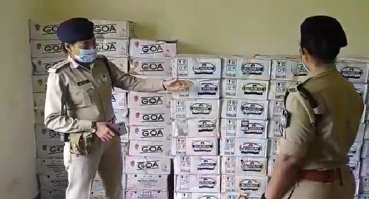 जबलपुर में पुलिस और क्राइम ब्रांच की संयुक्त कार्रवाई, पिकअप से पकड़ी 177 पेटी अंग्रेजी शराब