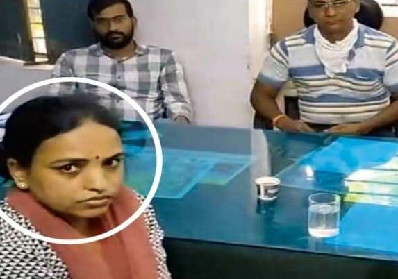BRIBE: 1 लाख की रिश्वत लेते महिला पटवारी रंगहाथों गिरफ्तार, टीम को देख फेंके पैसे