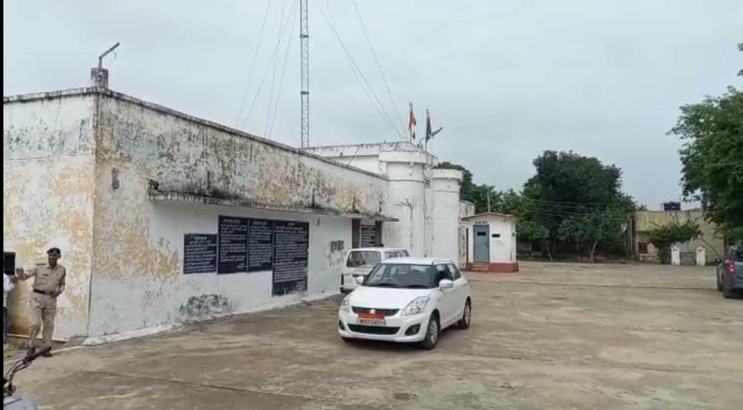 Dabra : जेल में कैदी ने की आत्महत्या, मची अफरा-तफरी, हत्या मामले में था बंद