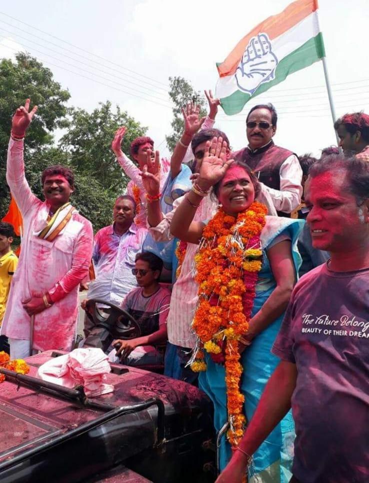 गाली देती महिला निकली कांग्रेस पदाधिकारी, खुद को बता रही थी भाजपा सांसद की बहन