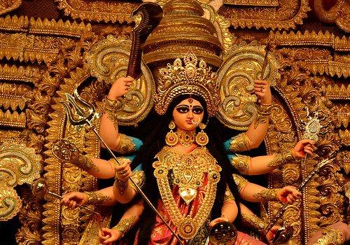 Navratri 2021: आखिर क्या है नवदुर्गा के हाथों में धारण शस्त्रों का महत्व, जाने यहाँ