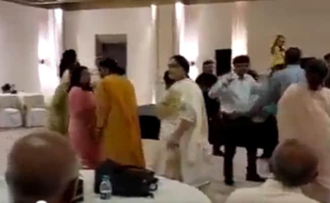 VIDEO VIRAL: डांस करते समय अचानक आया भोपाल के डॉक्टर को हार्ट अटैक, मौत