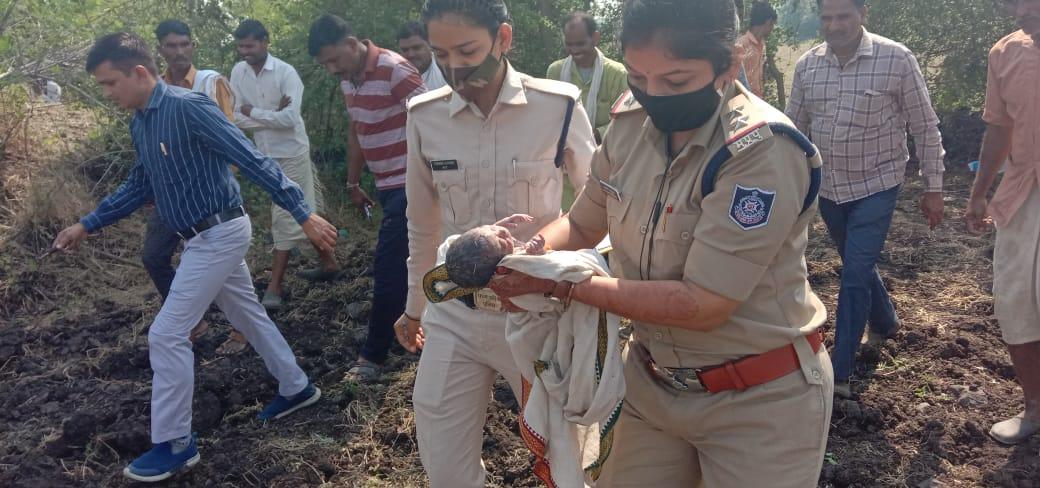 राजगढ़ में पत्थर दिल मां, एक दिन की बच्ची को कांटो के बीच फेंका….!