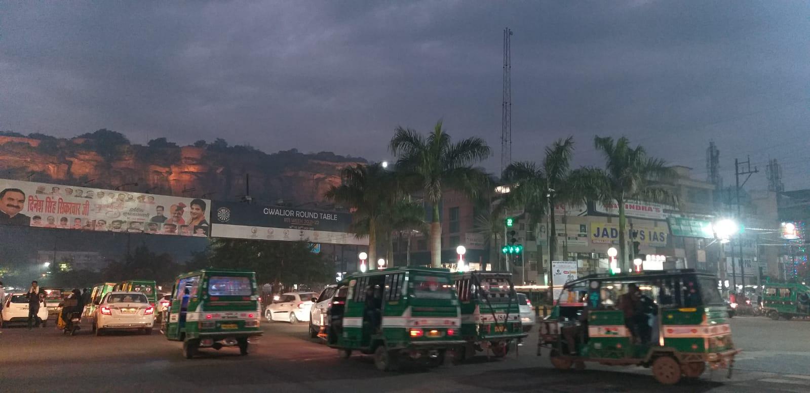 Weather Report : ग्वालियर में रिमझिम, दिनभर नहीं दिखा सूरज, सर्दी बढ़ने के आसार