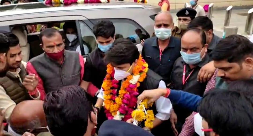 सिंधिया का दिग्विजय पर तंज – वे यात्रा करते रहें हम प्रगति और विकास करते रहेंगे